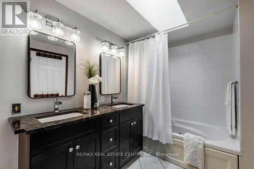 366 East 25Th Street, Hamilton, ON - Indoor Photo Showing Bathroom