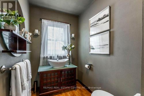 366 East 25Th Street, Hamilton, ON - Indoor Photo Showing Bathroom