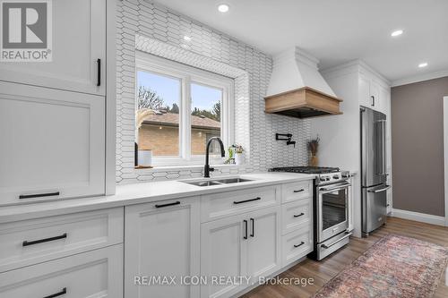 253 Minnie Street, Thames Centre, ON - Indoor Photo Showing Kitchen With Double Sink With Upgraded Kitchen