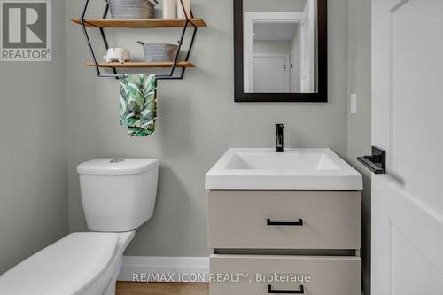 253 Minnie Street, Thames Centre, ON - Indoor Photo Showing Bathroom