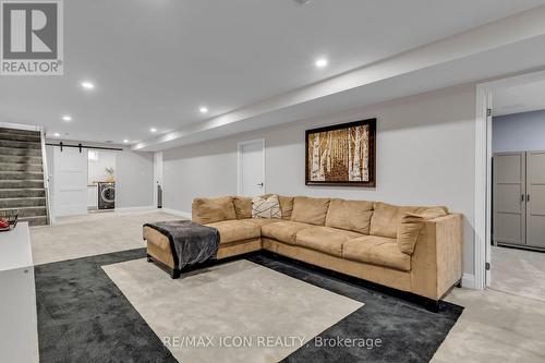 253 Minnie Street, Thames Centre, ON - Indoor Photo Showing Living Room