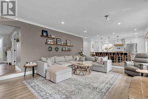 253 Minnie Street, Thames Centre, ON - Indoor Photo Showing Living Room