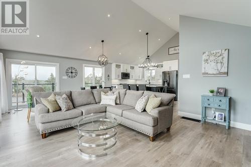 130 Amber Drive, Whitbourne, NL - Indoor Photo Showing Living Room