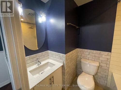 720 - 460 Adelaide Street, Toronto, ON - Indoor Photo Showing Bathroom