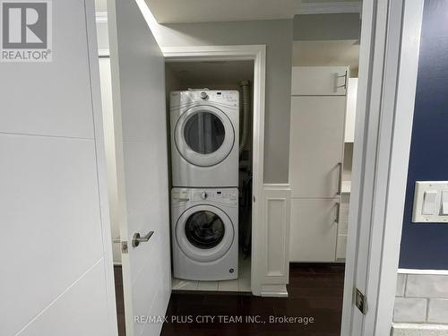 720 - 460 Adelaide Street, Toronto, ON - Indoor Photo Showing Laundry Room