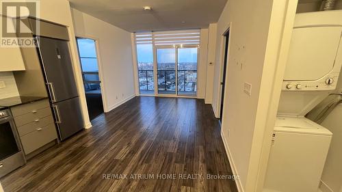 1515 - 120 Varna Drive, Toronto, ON - Indoor Photo Showing Laundry Room