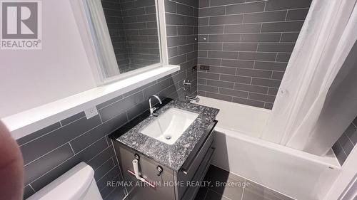 1515 - 120 Varna Drive, Toronto, ON - Indoor Photo Showing Bathroom