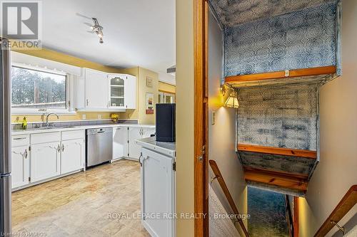 733036 Southgate Sideroad 73, Southgate, ON - Indoor Photo Showing Kitchen