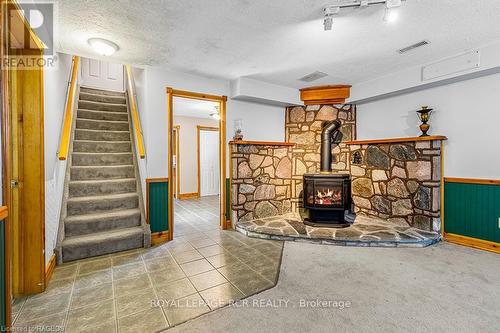 733036 Southgate Sideroad 73, Southgate, ON - Indoor With Fireplace