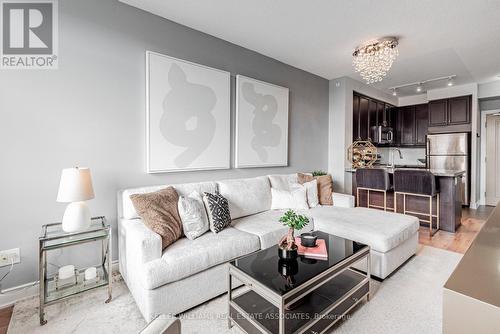 210 - 2396 Major Mackenzie Drive, Vaughan, ON - Indoor Photo Showing Living Room