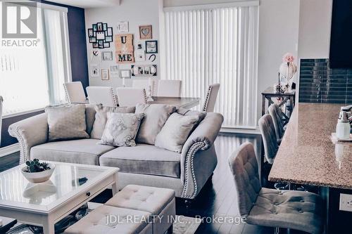 816 - 277 South Park Road, Markham, ON - Indoor Photo Showing Living Room