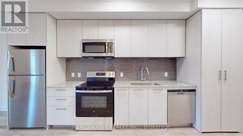 315 - 101 Cathedral High Street, Markham, ON - Indoor Photo Showing Kitchen With Upgraded Kitchen