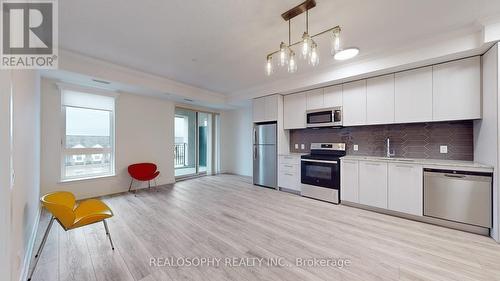 315 - 101 Cathedral High Street, Markham, ON - Indoor Photo Showing Kitchen