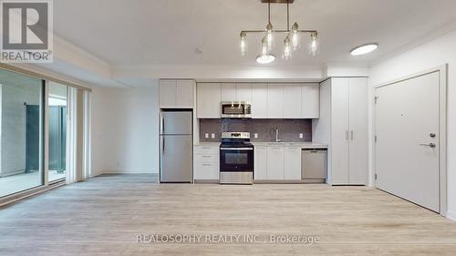 315 - 101 Cathedral High Street, Markham, ON - Indoor Photo Showing Kitchen