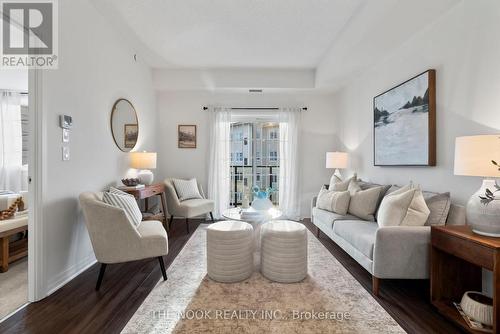 302 - 70 Shipway Avenue, Clarington (Newcastle), ON - Indoor Photo Showing Living Room