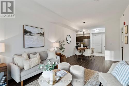 302 - 70 Shipway Avenue, Clarington (Newcastle), ON - Indoor Photo Showing Living Room