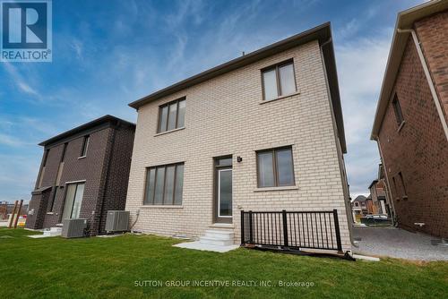 Upper - 59 Suzuki Street, Barrie, ON - Outdoor With Exterior