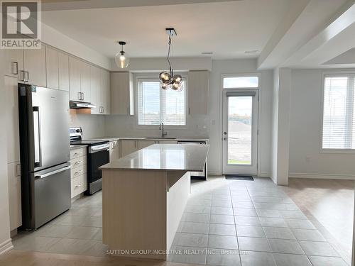 Upper - 59 Suzuki Street, Barrie, ON - Indoor Photo Showing Kitchen With Upgraded Kitchen