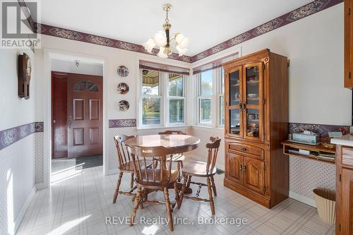 381 Niagara Street, St. Catharines (444 - Carlton/Bunting), ON - Indoor Photo Showing Dining Room