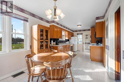 381 Niagara Street, St. Catharines (444 - Carlton/Bunting), ON - Indoor Photo Showing Dining Room