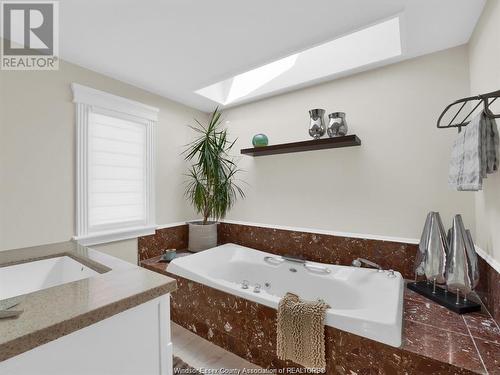 39 Woodbridge Drive, Amherstburg, ON - Indoor Photo Showing Bathroom