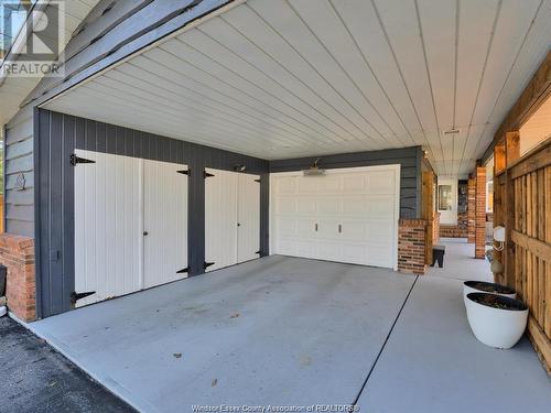 39 Woodbridge Drive, Amherstburg, ON -  Photo Showing Garage