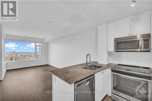 1608 - 1035 Bank Street, Ottawa, ON - Indoor Photo Showing Kitchen With Double Sink