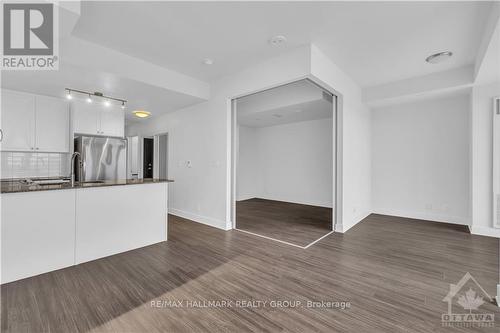 1608 - 1035 Bank Street, Ottawa, ON - Indoor Photo Showing Kitchen