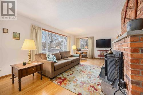 8448 Keith Street, Lambton Shores, ON - Indoor Photo Showing Living Room