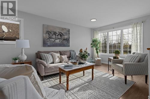 197 Kildare Avenue, Loyalist (Amherstview), ON - Indoor Photo Showing Living Room