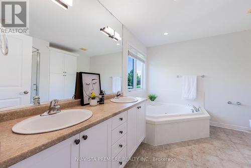 1750 Tigerlily Road, London, ON - Indoor Photo Showing Bathroom