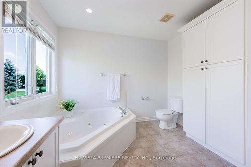 1750 Tigerlily Road, London, ON - Indoor Photo Showing Bathroom