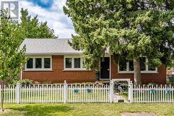 567 KINGSWOOD Place  Burlington, ON L7T 2W5