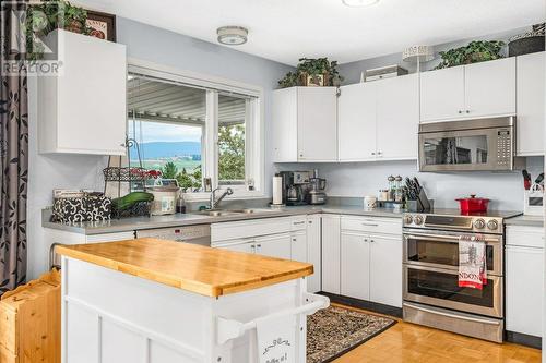 Main suite - 2920 Allenby Way, Vernon, BC - Indoor Photo Showing Kitchen With Double Sink