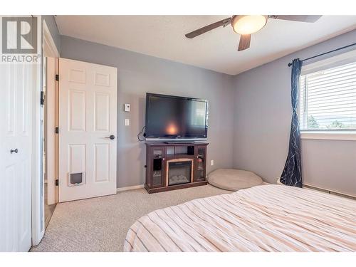 4202 Alexis Park Drive Unit# 215, Vernon, BC - Indoor Photo Showing Bedroom