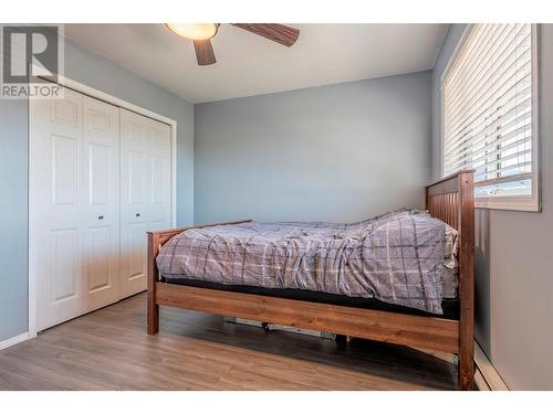 4202 Alexis Park Drive Unit# 215, Vernon, BC - Indoor Photo Showing Bedroom