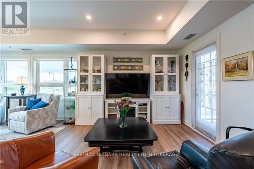 104 - 120 Summersides Boulevard, Pelham, ON - Indoor Photo Showing Living Room