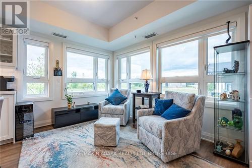 104 - 120 Summersides Boulevard, Pelham, ON - Indoor Photo Showing Living Room