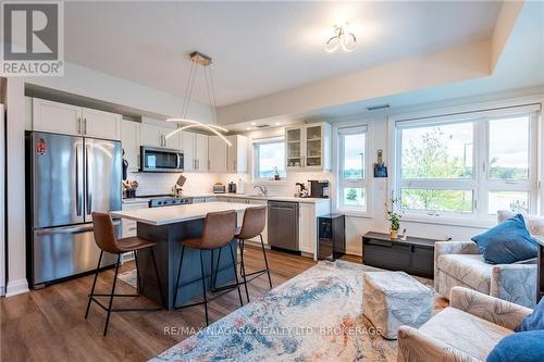 104 - 120 Summersides Boulevard, Pelham (662 - Fonthill), ON - Indoor Photo Showing Kitchen With Stainless Steel Kitchen With Upgraded Kitchen