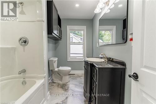 5197 Second Avenue, Niagara Falls, ON - Indoor Photo Showing Bathroom