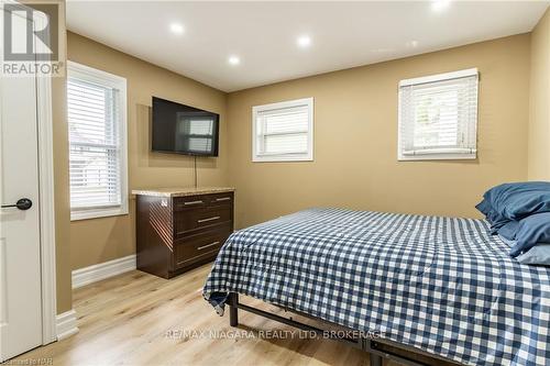 5197 Second Avenue, Niagara Falls, ON - Indoor Photo Showing Bedroom