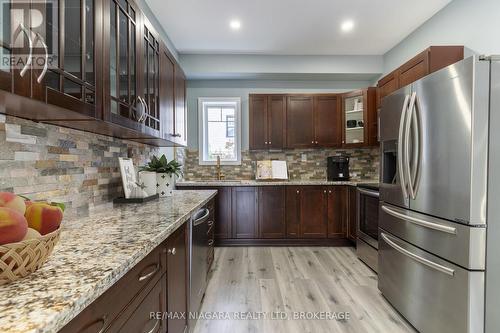 5197 Second Avenue, Niagara Falls, ON - Indoor Photo Showing Kitchen With Upgraded Kitchen