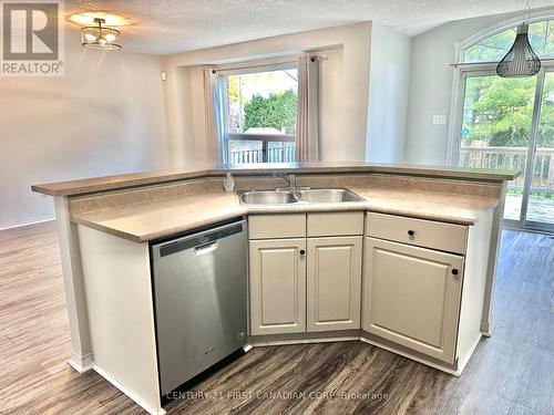 21 Axford Parkway, St. Thomas, ON - Indoor Photo Showing Kitchen With Double Sink