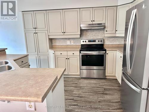 21 Axford Parkway, St. Thomas, ON - Indoor Photo Showing Kitchen With Stainless Steel Kitchen With Double Sink