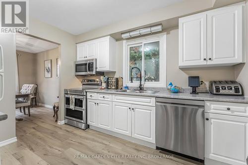 141 Woodrow Street, St. Catharines (455 - Secord Woods), ON - Indoor Photo Showing Kitchen With Double Sink