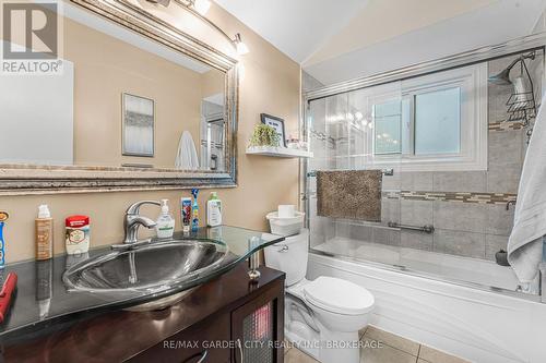 141 Woodrow Street, St. Catharines (455 - Secord Woods), ON - Indoor Photo Showing Bathroom