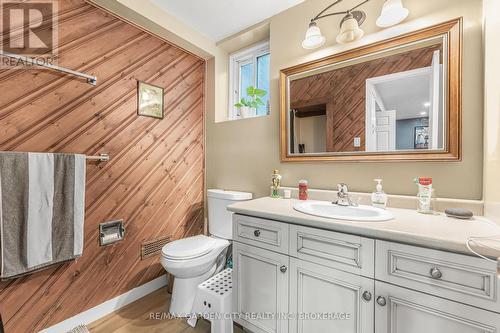 141 Woodrow Street, St. Catharines (455 - Secord Woods), ON - Indoor Photo Showing Bathroom