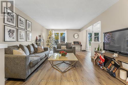 141 Woodrow Street, St. Catharines (455 - Secord Woods), ON - Indoor Photo Showing Living Room