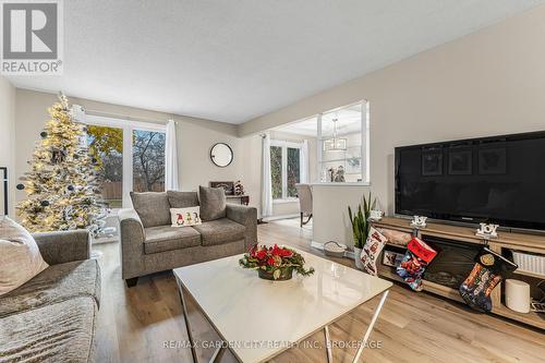 141 Woodrow Street, St. Catharines (455 - Secord Woods), ON - Indoor Photo Showing Living Room