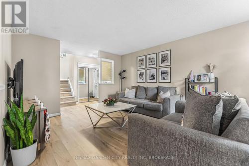 141 Woodrow Street, St. Catharines (455 - Secord Woods), ON - Indoor Photo Showing Living Room